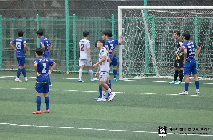 [사진: 아주대학교 축구부 프런트]